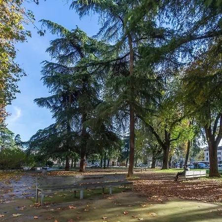 Guesthost - San Donato Fiera House X6 *