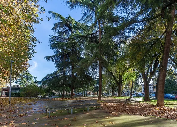 Guesthost - San Donato Fiera House X6 *