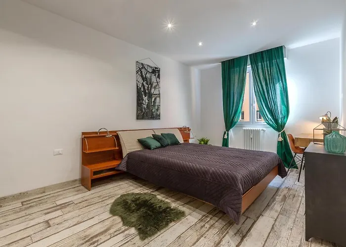 Guesthost - San Donato Fiera House X6 *