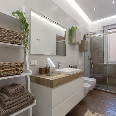 Guesthost - San Donato Fiera House X6 *