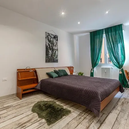 Guesthost - San Donato Fiera House X6 *